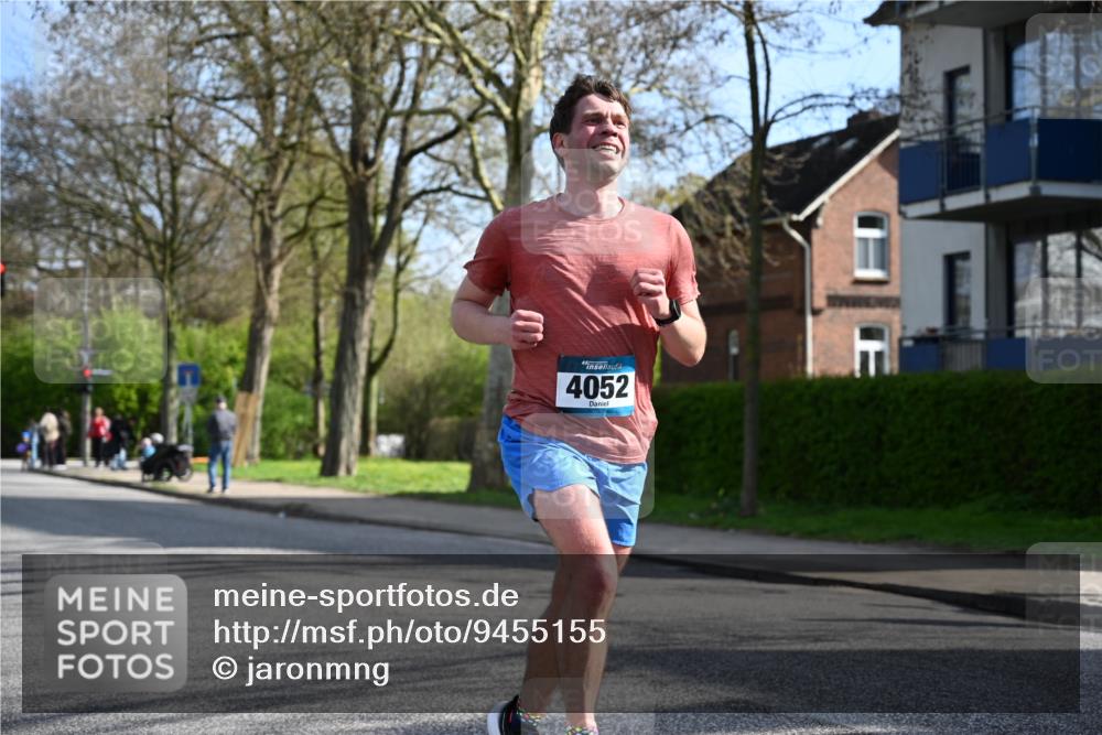12.04.2026 - 45. Internationalen Wilhelmsburger Insellauf J. Mangold http://msf.ph/oto/9455155 12.04.2026 10:24:22 Ziel 4052, 2595, 4143, 5609, 4296, 3558, 4495, 5415 meine-sportfotos.de