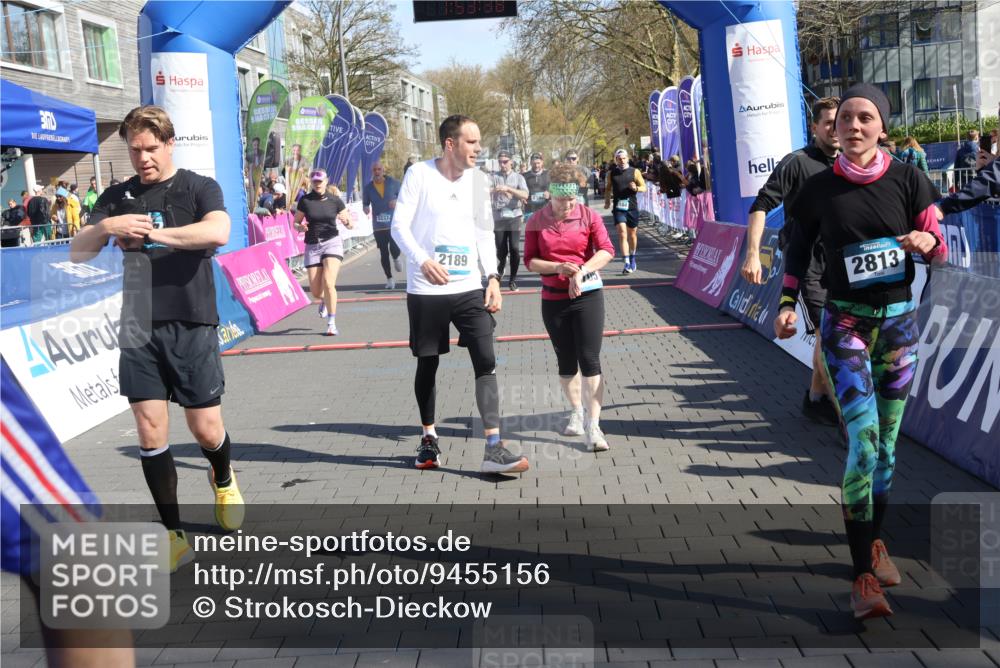 12.04.2026 - 45. Internationalen Wilhelmsburger Insellauf Strokosch-Dieckow http://msf.ph/oto/9455156 12.04.2026 10:43:37 Ziel 2189, 5697, 2813, 4931, 3565, 5337, 2102, 2656, 2104 meine-sportfotos.de