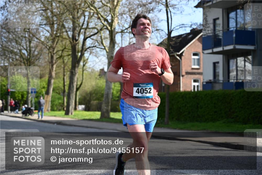 12.04.2026 - 45. Internationalen Wilhelmsburger Insellauf J. Mangold http://msf.ph/oto/9455157 12.04.2026 10:24:22 Ziel 4052, 2595, 4143, 5609, 4296, 3558, 4495, 5415 meine-sportfotos.de
