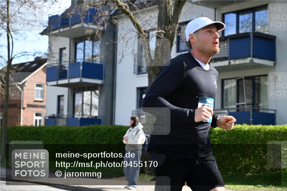 12.04.2026 - 45. Internationalen Wilhelmsburger Insellauf J. Mangold http://msf.ph/oto/9455170 12.04.2026 10:24:29 Ziel 4052, 2595, 4143, 5609, 4296, 3558, 4495, 4495, 5415, 5569 meine-sportfotos.de