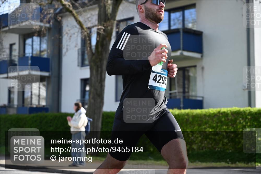 12.04.2026 - 45. Internationalen Wilhelmsburger Insellauf J. Mangold http://msf.ph/oto/9455184 12.04.2026 10:24:53 Ziel 5609, 4296, 3558, 4495, 5415, 5569, 3321, 5502, 3812 meine-sportfotos.de
