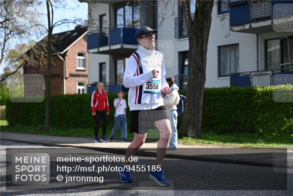 12.04.2026 - 45. Internationalen Wilhelmsburger Insellauf J. Mangold http://msf.ph/oto/9455185 12.04.2026 10:24:59 Ziel 3558, 4495, 5415, 5569, 3321, 5502, 3812, 3578 meine-sportfotos.de