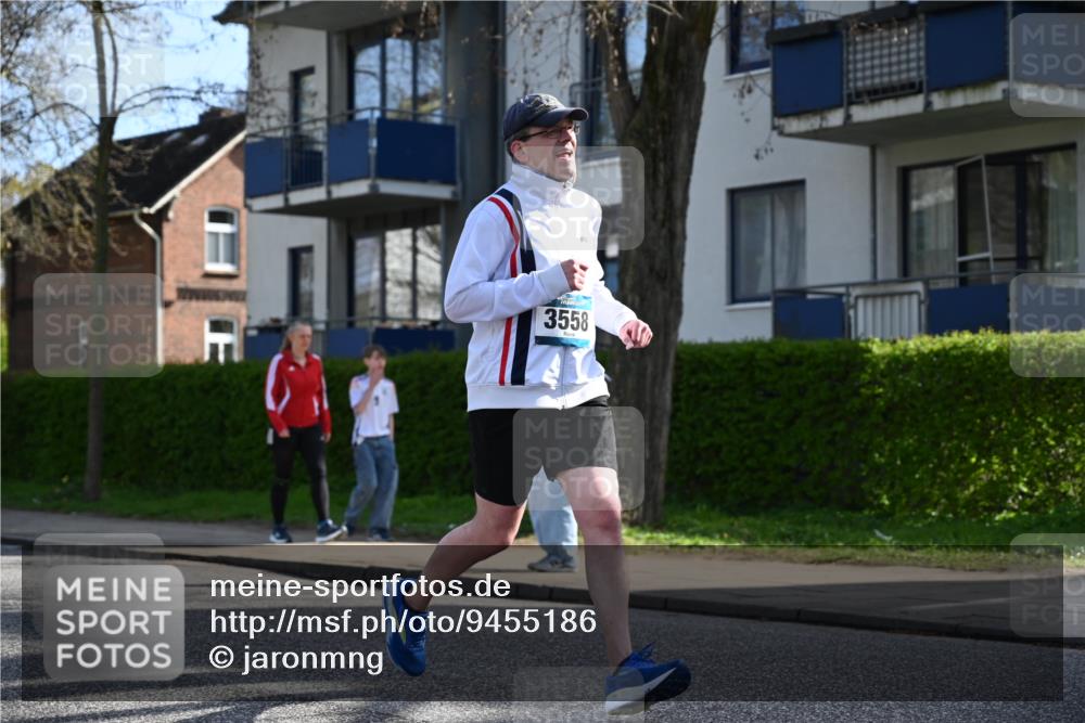 12.04.2026 - 45. Internationalen Wilhelmsburger Insellauf J. Mangold http://msf.ph/oto/9455186 12.04.2026 10:24:59 Ziel 3558, 4495, 5415, 5569, 3321, 5502, 3812, 3578 meine-sportfotos.de