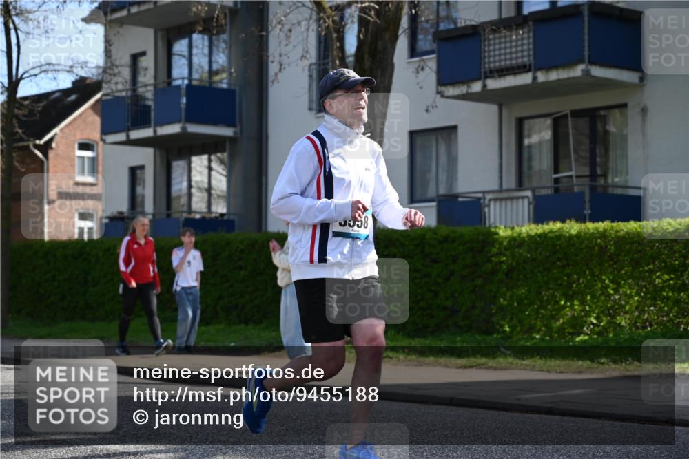 12.04.2026 - 45. Internationalen Wilhelmsburger Insellauf J. Mangold http://msf.ph/oto/9455188 12.04.2026 10:24:59 Ziel 3558, 4495, 5415, 5569, 3321, 5502, 3812, 3578 meine-sportfotos.de