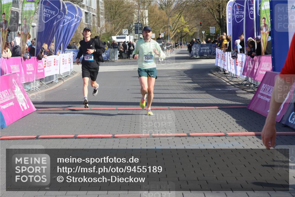 12.04.2026 - 45. Internationalen Wilhelmsburger Insellauf Strokosch-Dieckow http://msf.ph/oto/9455189 12.04.2026 10:30:53 Ziel 2317, 5841, 5236 meine-sportfotos.de