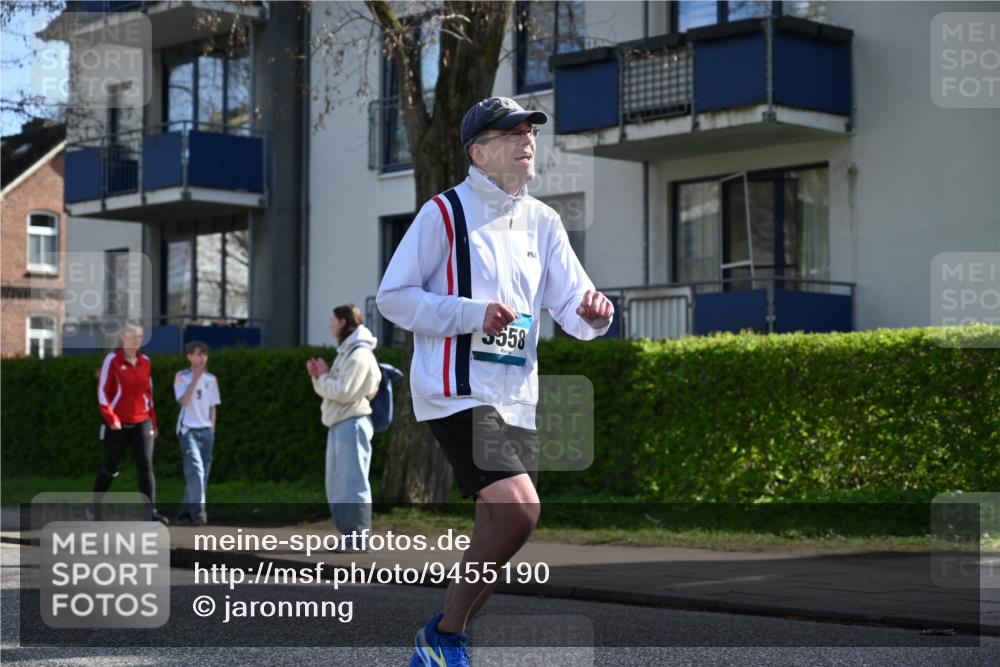 12.04.2026 - 45. Internationalen Wilhelmsburger Insellauf J. Mangold http://msf.ph/oto/9455190 12.04.2026 10:24:59 Ziel 3558, 4495, 5415, 5569, 3321, 5502, 3812, 3578 meine-sportfotos.de