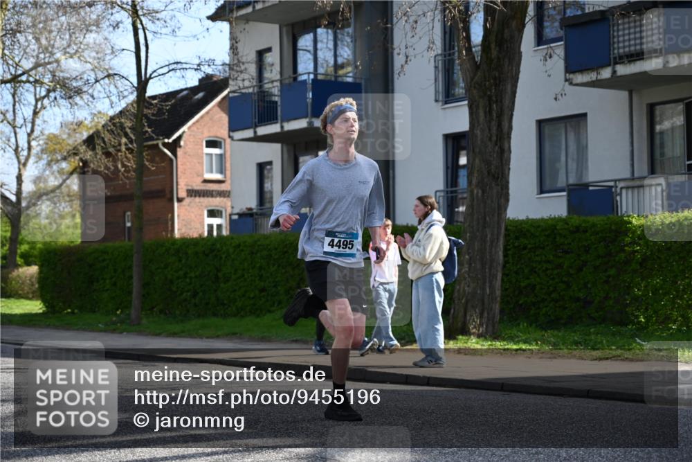12.04.2026 - 45. Internationalen Wilhelmsburger Insellauf J. Mangold http://msf.ph/oto/9455196 12.04.2026 10:25:00 Ziel 3558, 4495, 5415, 5569, 3321, 5502, 3321, 5502, 3812, 3578 meine-sportfotos.de