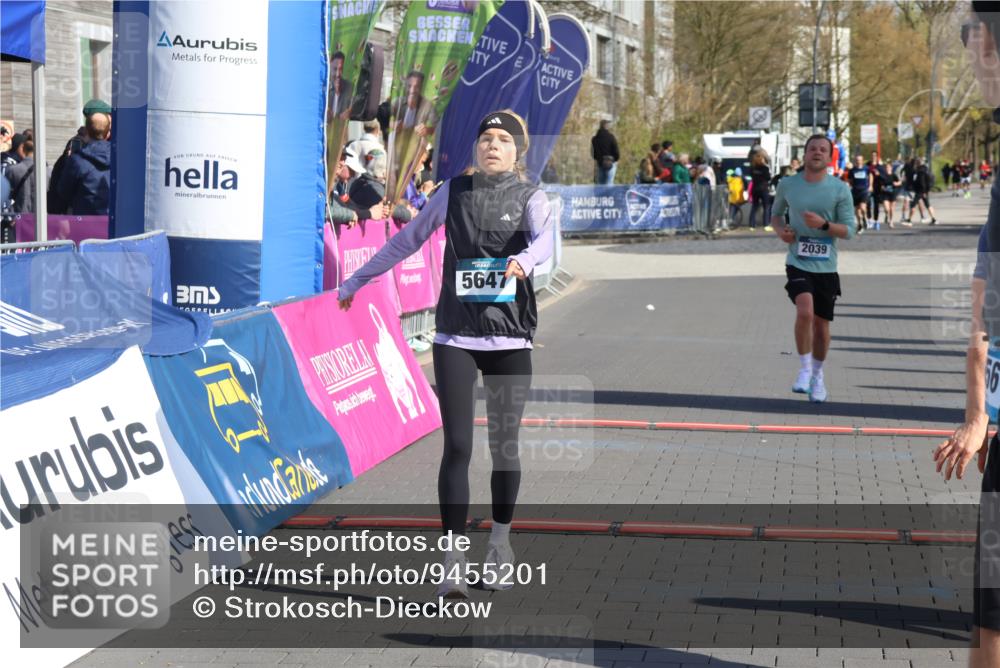 12.04.2026 - 45. Internationalen Wilhelmsburger Insellauf Strokosch-Dieckow http://msf.ph/oto/9455201 12.04.2026 10:43:45 Ziel 5407, 5286, 2039 meine-sportfotos.de