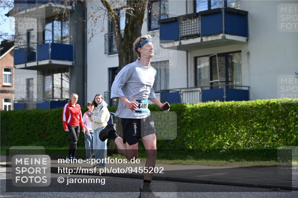 12.04.2026 - 45. Internationalen Wilhelmsburger Insellauf J. Mangold http://msf.ph/oto/9455202 12.04.2026 10:25:01 Ziel 3558, 4495, 5415, 5569, 3321, 5502, 3812, 3578 meine-sportfotos.de