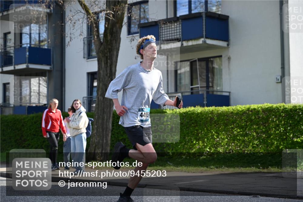 12.04.2026 - 45. Internationalen Wilhelmsburger Insellauf J. Mangold http://msf.ph/oto/9455203 12.04.2026 10:25:01 Ziel 3558, 4495, 5415, 5569, 3321, 5502, 3812, 3578 meine-sportfotos.de