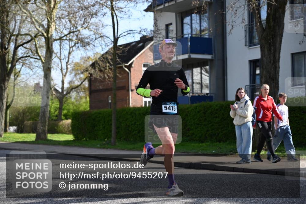 12.04.2026 - 45. Internationalen Wilhelmsburger Insellauf J. Mangold http://msf.ph/oto/9455207 12.04.2026 10:25:02 Ziel 3558, 4495, 5415, 5569, 3321, 5502, 3812, 3812, 3578 meine-sportfotos.de