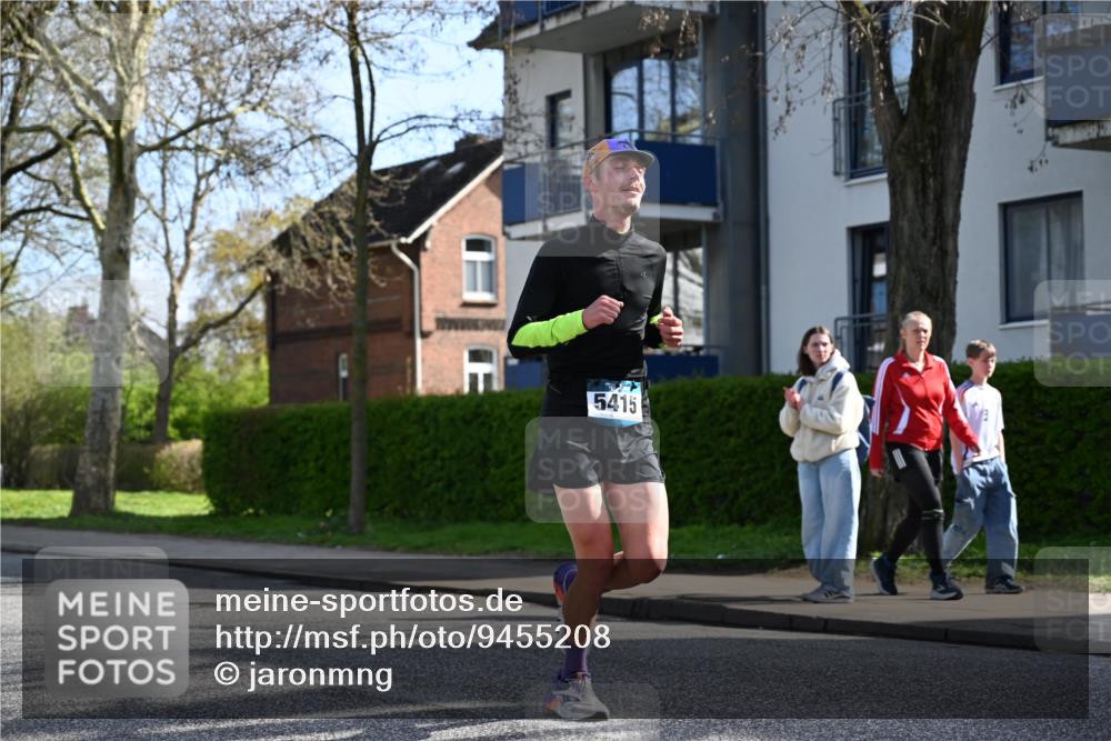 12.04.2026 - 45. Internationalen Wilhelmsburger Insellauf J. Mangold http://msf.ph/oto/9455208 12.04.2026 10:25:02 Ziel 3558, 4495, 5415, 5569, 3321, 5502, 3812, 3812, 3578 meine-sportfotos.de
