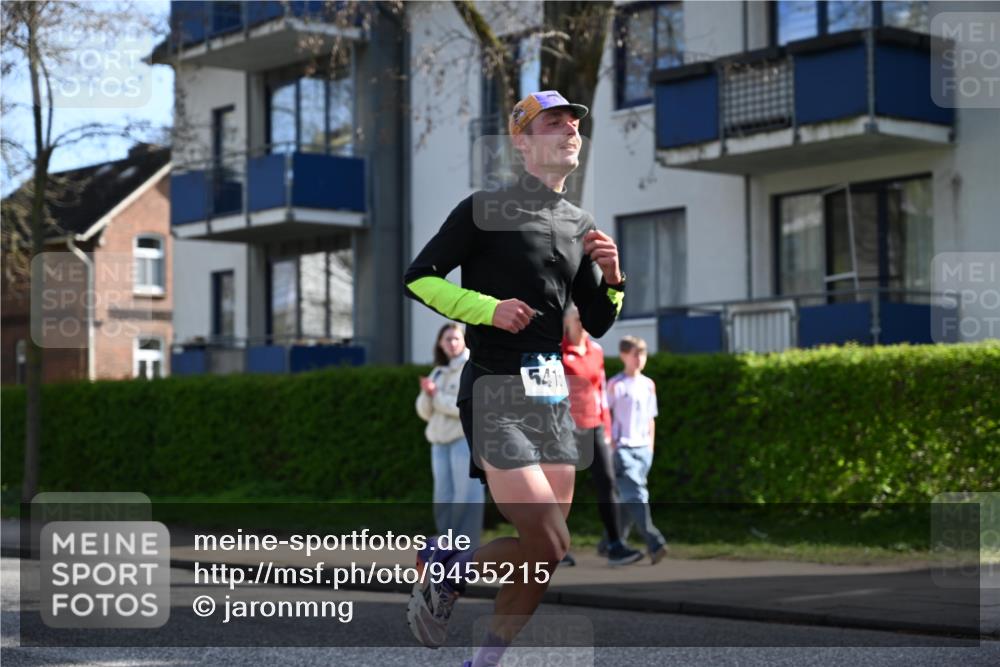 12.04.2026 - 45. Internationalen Wilhelmsburger Insellauf J. Mangold http://msf.ph/oto/9455215 12.04.2026 10:25:02 Ziel 3558, 4495, 5415, 5569, 3321, 5502, 3812, 3812, 3578 meine-sportfotos.de