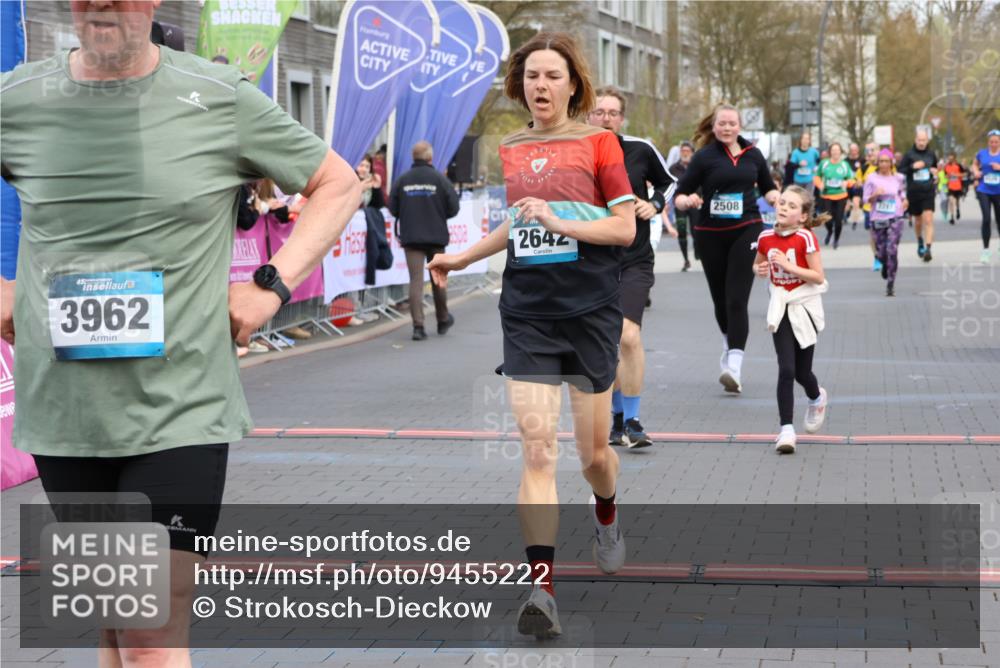 12.04.2026 - 45. Internationalen Wilhelmsburger Insellauf Strokosch-Dieckow http://msf.ph/oto/9455222 12.04.2026 13:03:54 Ziel 2642, 4780, 5063, 2508, 5200 meine-sportfotos.de