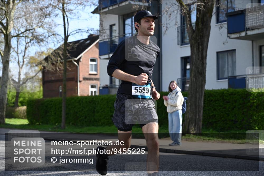 12.04.2026 - 45. Internationalen Wilhelmsburger Insellauf J. Mangold http://msf.ph/oto/9455225 12.04.2026 10:25:06 Ziel 4495, 5415, 5569, 3321, 5502, 3812, 3578, 5767, 5707 meine-sportfotos.de