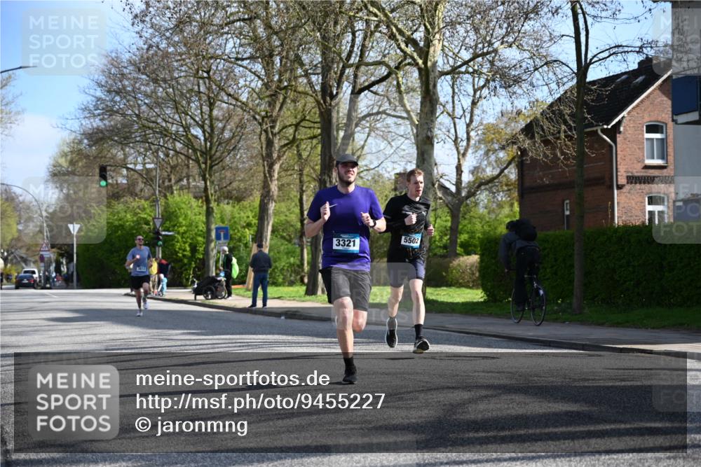 12.04.2026 - 45. Internationalen Wilhelmsburger Insellauf J. Mangold http://msf.ph/oto/9455227 12.04.2026 10:25:14 Ziel 5569, 3321, 5502, 3812, 3578, 5767, 5707 meine-sportfotos.de