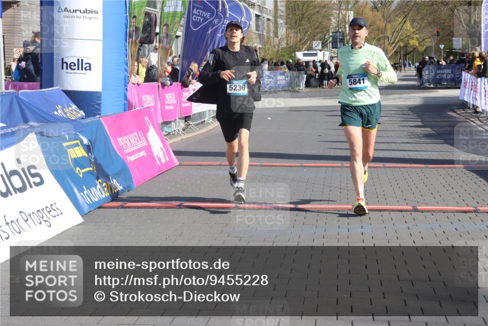12.04.2026 - 45. Internationalen Wilhelmsburger Insellauf Strokosch-Dieckow http://msf.ph/oto/9455228 12.04.2026 10:30:54 Ziel 2317, 5841, 5236 meine-sportfotos.de