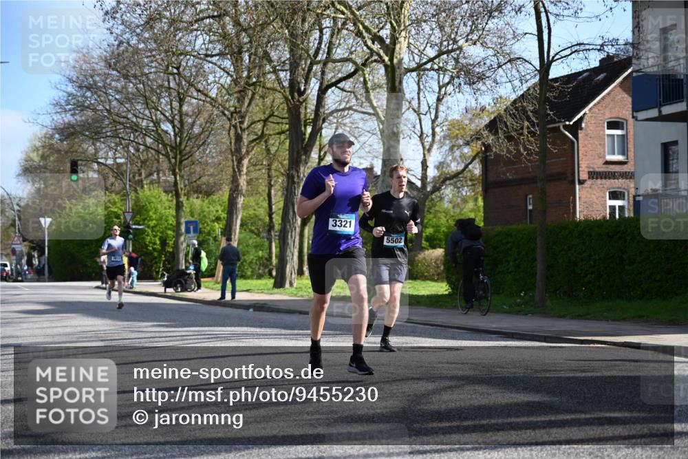 12.04.2026 - 45. Internationalen Wilhelmsburger Insellauf J. Mangold http://msf.ph/oto/9455230 12.04.2026 10:25:15 Ziel 3321, 5502, 3812, 3578, 5767, 5707 meine-sportfotos.de