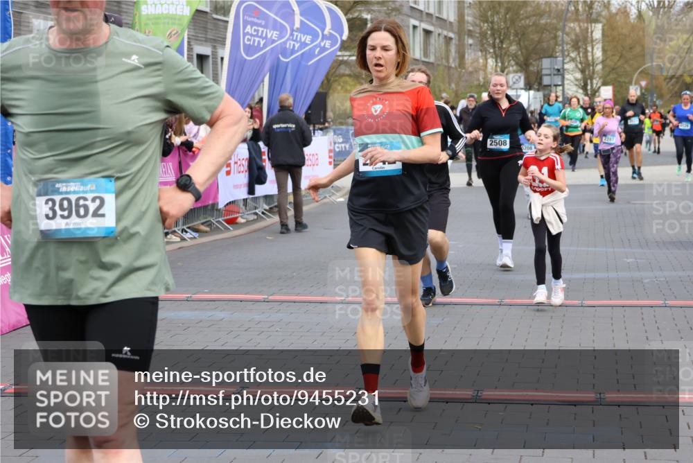 12.04.2026 - 45. Internationalen Wilhelmsburger Insellauf Strokosch-Dieckow http://msf.ph/oto/9455231 12.04.2026 13:03:54 Ziel 2642, 4780, 5063, 2508, 5200 meine-sportfotos.de