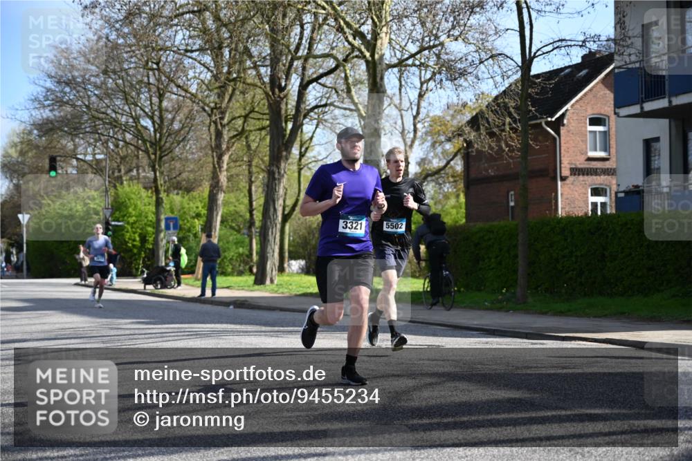 12.04.2026 - 45. Internationalen Wilhelmsburger Insellauf J. Mangold http://msf.ph/oto/9455234 12.04.2026 10:25:15 Ziel 3321, 5502, 3812, 3578, 5767, 5707 meine-sportfotos.de