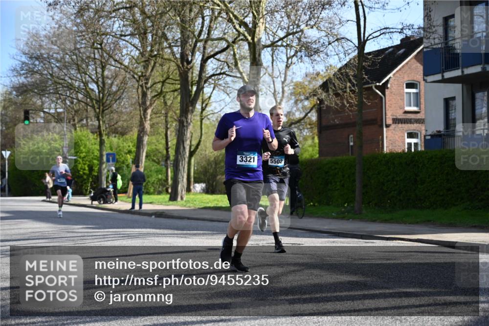12.04.2026 - 45. Internationalen Wilhelmsburger Insellauf J. Mangold http://msf.ph/oto/9455235 12.04.2026 10:25:15 Ziel 3321, 5502, 3812, 3578, 5767, 5707 meine-sportfotos.de