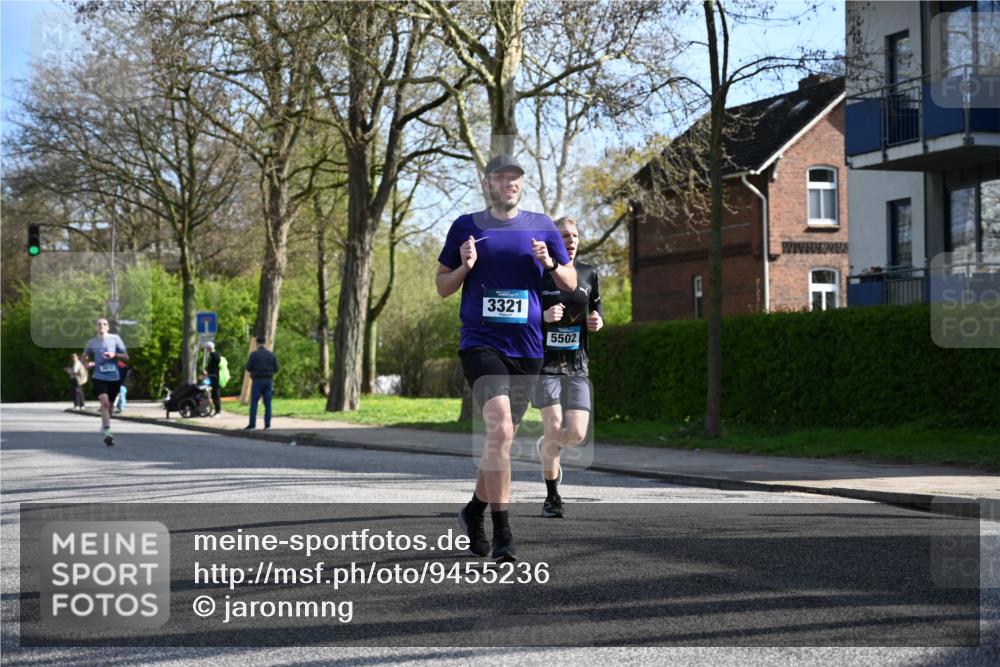 12.04.2026 - 45. Internationalen Wilhelmsburger Insellauf J. Mangold http://msf.ph/oto/9455236 12.04.2026 10:25:15 Ziel 3321, 5502, 3812, 3578, 5767, 5707 meine-sportfotos.de
