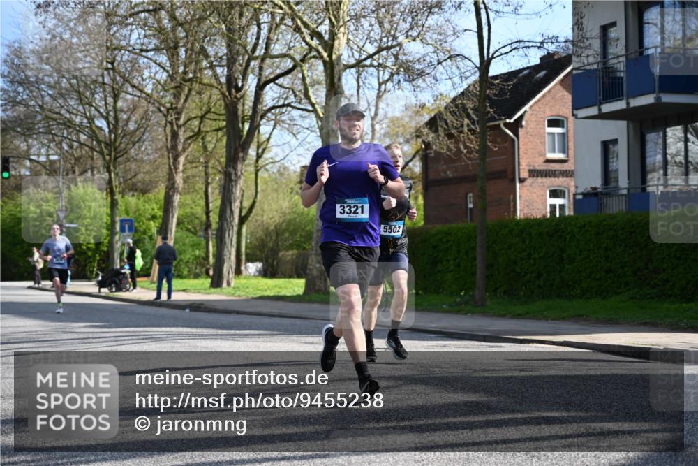 12.04.2026 - 45. Internationalen Wilhelmsburger Insellauf J. Mangold http://msf.ph/oto/9455238 12.04.2026 10:25:15 Ziel 3321, 5502, 3812, 3578, 5767, 5707 meine-sportfotos.de