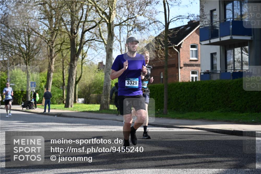 12.04.2026 - 45. Internationalen Wilhelmsburger Insellauf J. Mangold http://msf.ph/oto/9455240 12.04.2026 10:25:15 Ziel 3321, 5502, 3812, 3578, 5767, 5707 meine-sportfotos.de