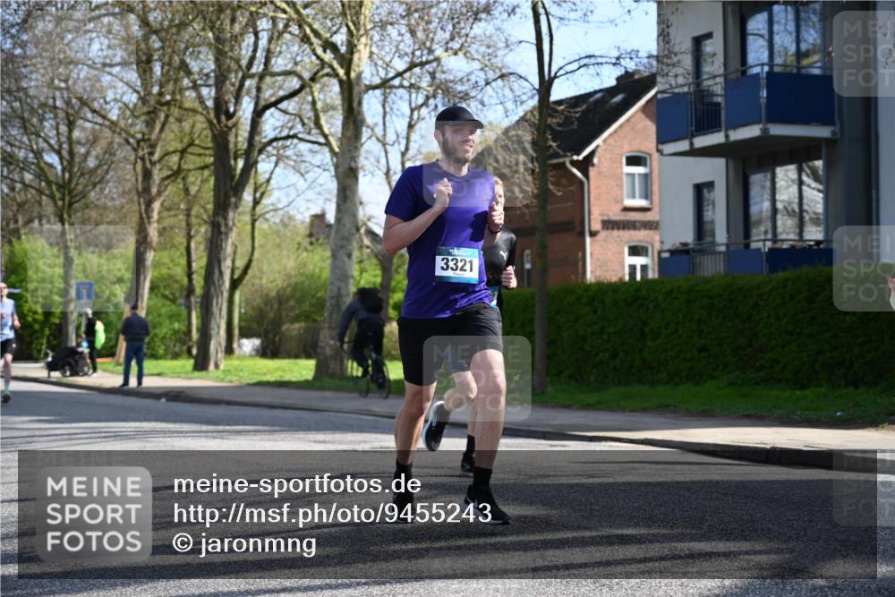 12.04.2026 - 45. Internationalen Wilhelmsburger Insellauf J. Mangold http://msf.ph/oto/9455243 12.04.2026 10:25:15 Ziel 3321, 5502, 3812, 3578, 5767, 5707 meine-sportfotos.de