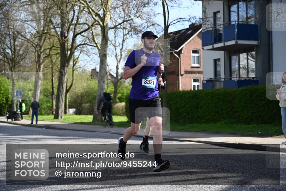 12.04.2026 - 45. Internationalen Wilhelmsburger Insellauf J. Mangold http://msf.ph/oto/9455244 12.04.2026 10:25:15 Ziel 3321, 5502, 3812, 3578, 5767, 5707 meine-sportfotos.de