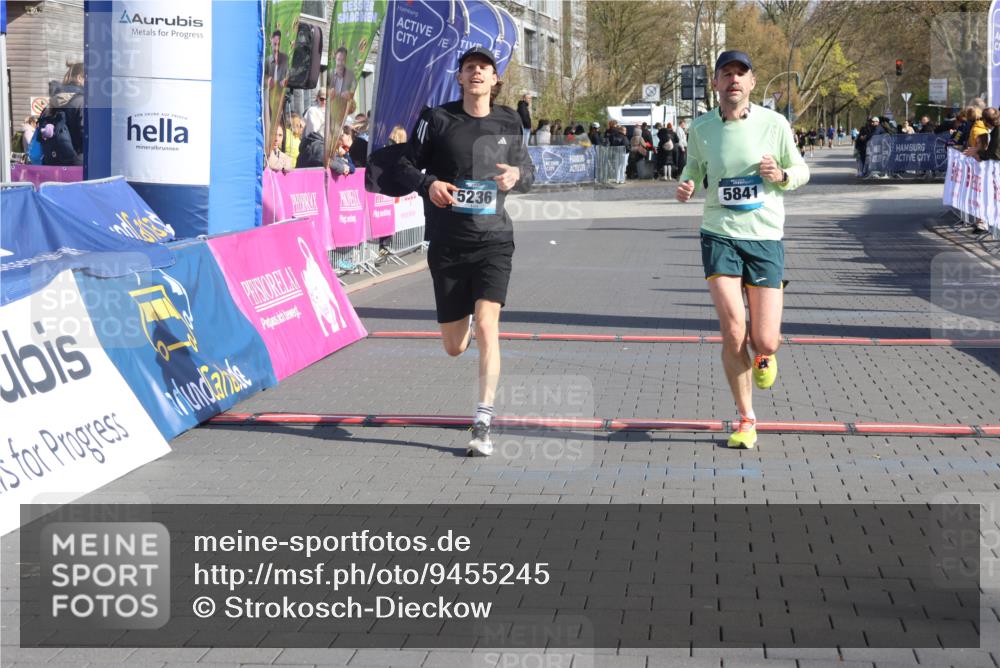 12.04.2026 - 45. Internationalen Wilhelmsburger Insellauf Strokosch-Dieckow http://msf.ph/oto/9455245 12.04.2026 10:30:54 Ziel 2317, 5841, 5236 meine-sportfotos.de
