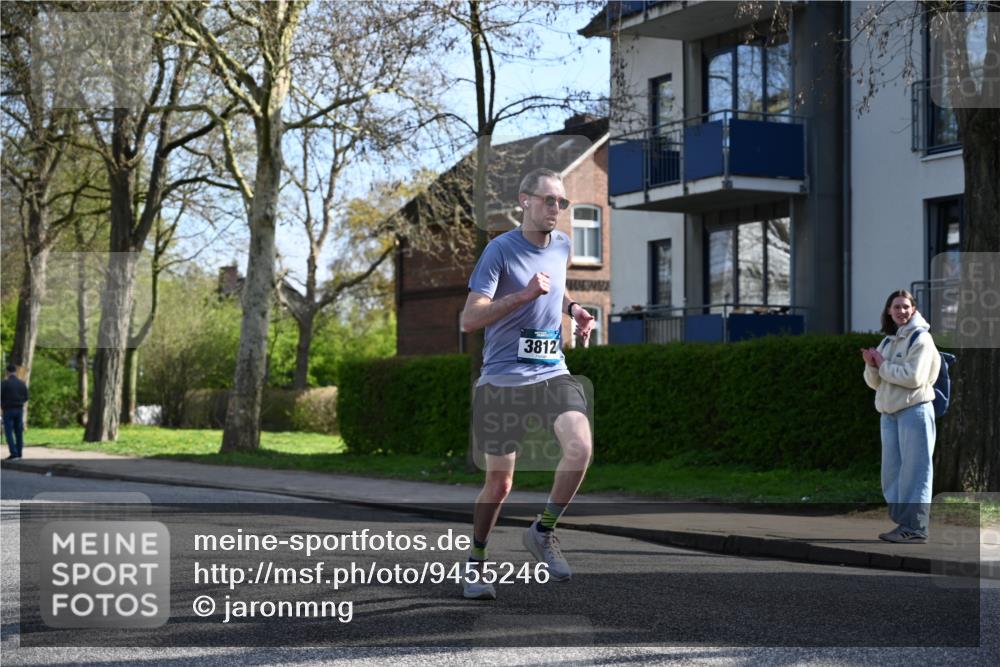 12.04.2026 - 45. Internationalen Wilhelmsburger Insellauf J. Mangold http://msf.ph/oto/9455246 12.04.2026 10:25:20 Ziel 3321, 5502, 3812, 3578, 5767, 5707, 4175, 4460, 2382 meine-sportfotos.de