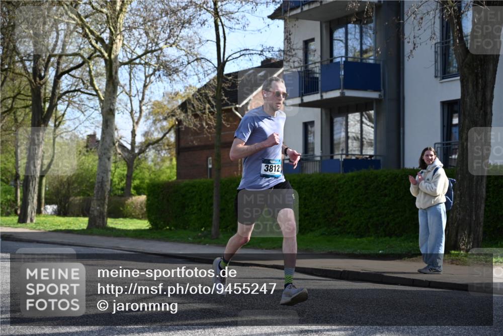 12.04.2026 - 45. Internationalen Wilhelmsburger Insellauf J. Mangold http://msf.ph/oto/9455247 12.04.2026 10:25:20 Ziel 3321, 5502, 3812, 3578, 5767, 5707, 4175, 4460, 2382 meine-sportfotos.de