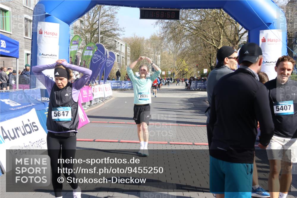 12.04.2026 - 45. Internationalen Wilhelmsburger Insellauf Strokosch-Dieckow http://msf.ph/oto/9455250 12.04.2026 10:43:48 Ziel 5407, 5286, 2039 meine-sportfotos.de