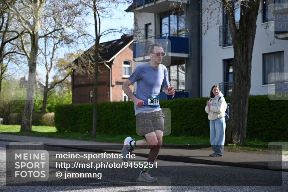 12.04.2026 - 45. Internationalen Wilhelmsburger Insellauf J. Mangold http://msf.ph/oto/9455251 12.04.2026 10:25:20 Ziel 3321, 5502, 3812, 3578, 5767, 5707, 4175, 4460, 2382 meine-sportfotos.de