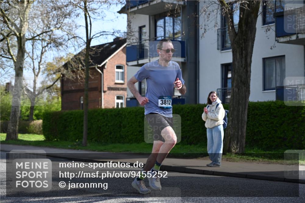 12.04.2026 - 45. Internationalen Wilhelmsburger Insellauf J. Mangold http://msf.ph/oto/9455252 12.04.2026 10:25:20 Ziel 3321, 5502, 3812, 3578, 5767, 5707, 4175, 4460, 2382 meine-sportfotos.de