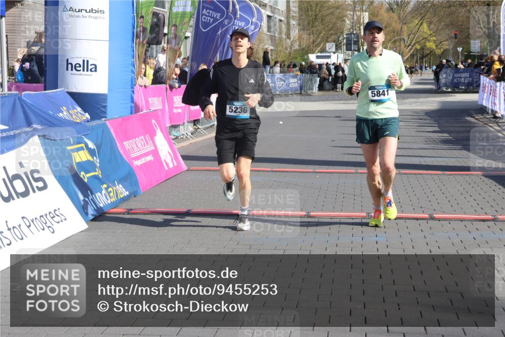 12.04.2026 - 45. Internationalen Wilhelmsburger Insellauf Strokosch-Dieckow http://msf.ph/oto/9455253 12.04.2026 10:30:54 Ziel 2317, 5841, 5236 meine-sportfotos.de