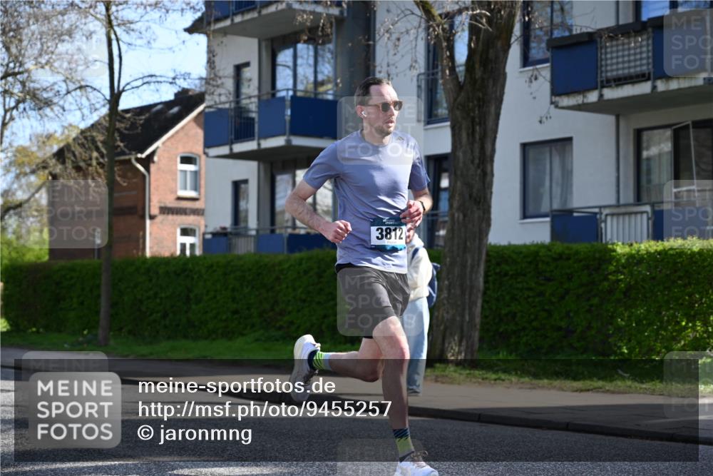 12.04.2026 - 45. Internationalen Wilhelmsburger Insellauf J. Mangold http://msf.ph/oto/9455257 12.04.2026 10:25:20 Ziel 3321, 5502, 3812, 3578, 5767, 5707, 4175, 4460, 2382 meine-sportfotos.de