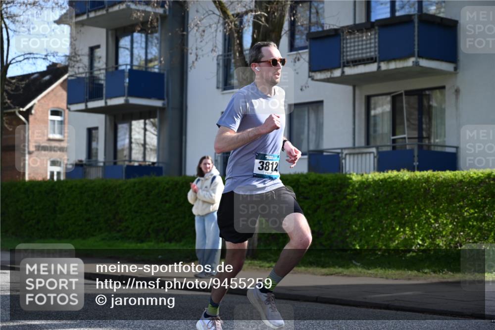 12.04.2026 - 45. Internationalen Wilhelmsburger Insellauf J. Mangold http://msf.ph/oto/9455259 12.04.2026 10:25:21 Ziel 3321, 5502, 3812, 3578, 5767, 5707, 4175, 4460, 2382 meine-sportfotos.de