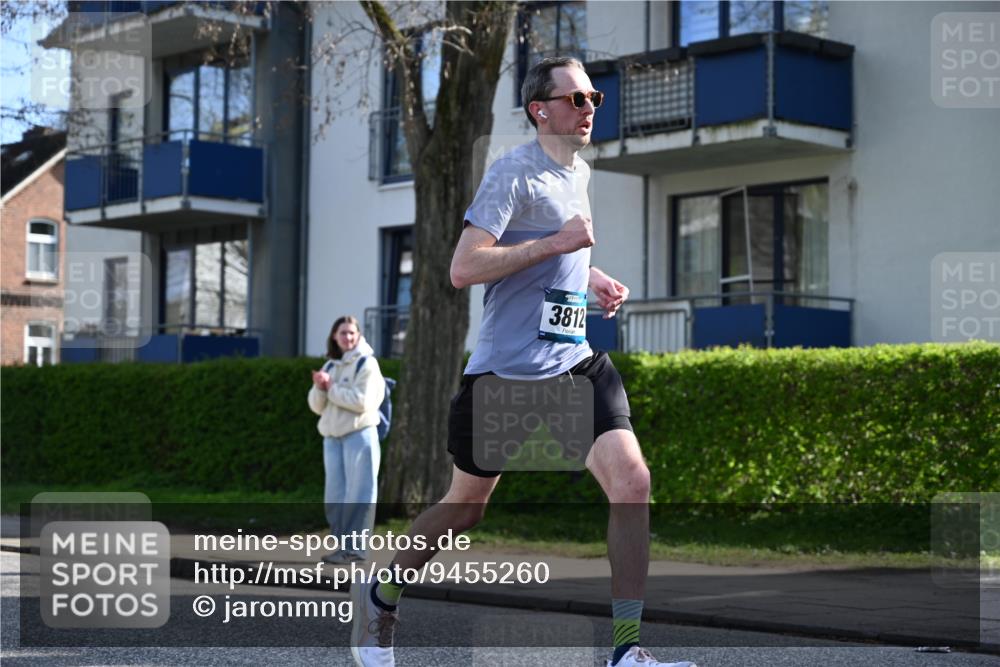 12.04.2026 - 45. Internationalen Wilhelmsburger Insellauf J. Mangold http://msf.ph/oto/9455260 12.04.2026 10:25:21 Ziel 3321, 5502, 3812, 3578, 5767, 5707, 4175, 4460, 2382 meine-sportfotos.de