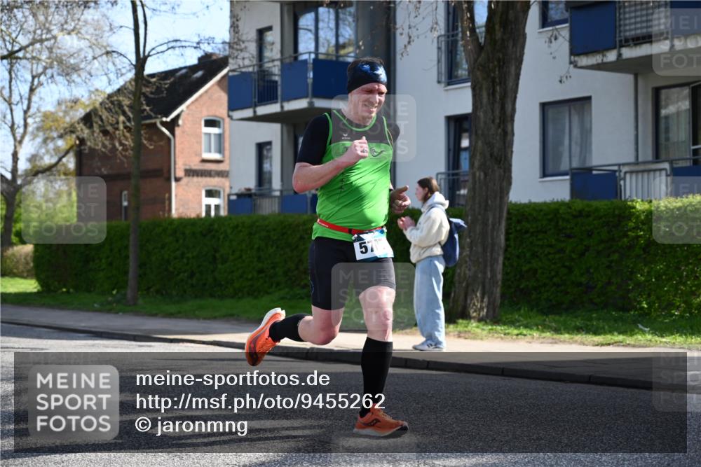 12.04.2026 - 45. Internationalen Wilhelmsburger Insellauf J. Mangold http://msf.ph/oto/9455262 12.04.2026 10:25:46 Ziel 3578, 5767, 5707, 4175, 4460, 2382, 3487, 3487, 5708, 4621, 4061, 3368, 4572 meine-sportfotos.de