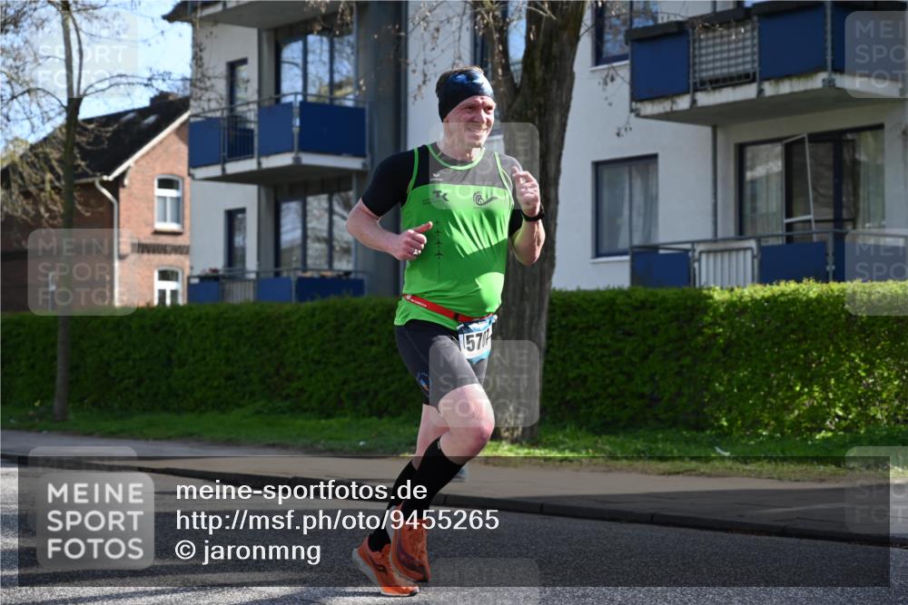 12.04.2026 - 45. Internationalen Wilhelmsburger Insellauf J. Mangold http://msf.ph/oto/9455265 12.04.2026 10:25:46 Ziel 3578, 5767, 5707, 4175, 4460, 2382, 3487, 3487, 5708, 4621, 4061, 3368, 4572 meine-sportfotos.de