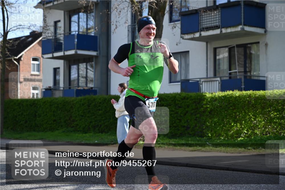 12.04.2026 - 45. Internationalen Wilhelmsburger Insellauf J. Mangold http://msf.ph/oto/9455267 12.04.2026 10:25:46 Ziel 3578, 5767, 5707, 4175, 4460, 2382, 3487, 3487, 5708, 4621, 4061, 3368, 4572 meine-sportfotos.de