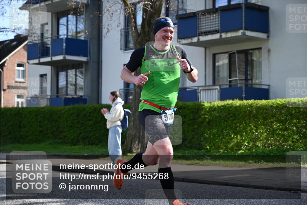 12.04.2026 - 45. Internationalen Wilhelmsburger Insellauf J. Mangold http://msf.ph/oto/9455268 12.04.2026 10:25:46 Ziel 3578, 5767, 5707, 4175, 4460, 2382, 3487, 3487, 5708, 4621, 4061, 3368, 4572 meine-sportfotos.de