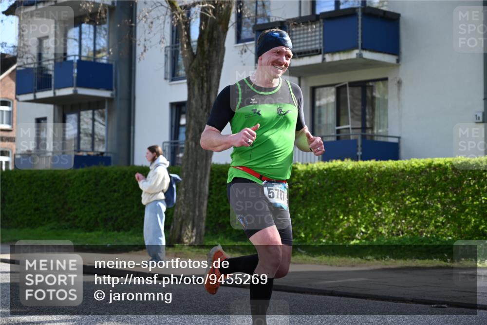 12.04.2026 - 45. Internationalen Wilhelmsburger Insellauf J. Mangold http://msf.ph/oto/9455269 12.04.2026 10:25:46 Ziel 3578, 5767, 5707, 4175, 4460, 2382, 3487, 3487, 5708, 4621, 4061, 3368, 4572 meine-sportfotos.de