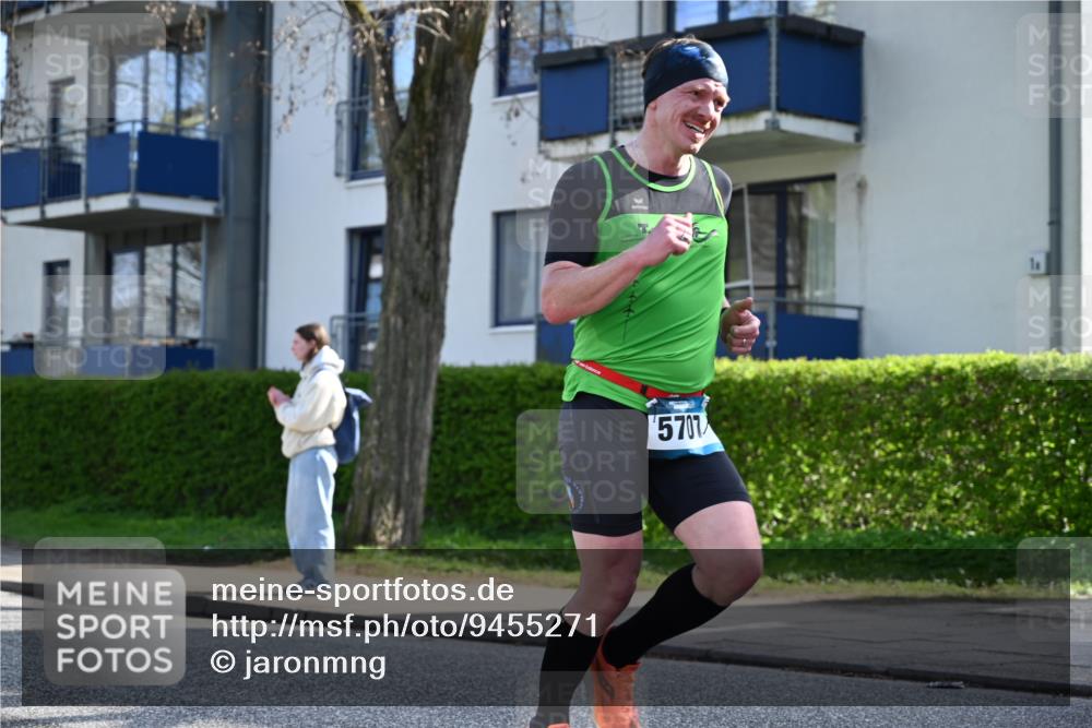 12.04.2026 - 45. Internationalen Wilhelmsburger Insellauf J. Mangold http://msf.ph/oto/9455271 12.04.2026 10:25:46 Ziel 3578, 5767, 5707, 4175, 4460, 2382, 3487, 3487, 5708, 4621, 4061, 3368, 4572 meine-sportfotos.de
