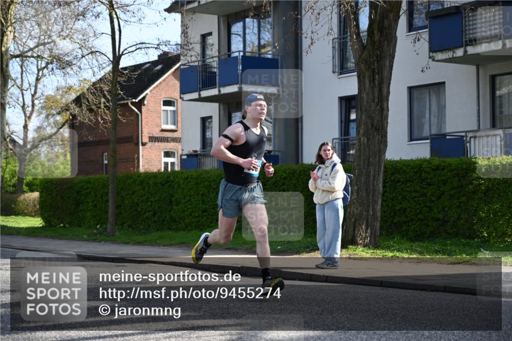 12.04.2026 - 45. Internationalen Wilhelmsburger Insellauf J. Mangold http://msf.ph/oto/9455274 12.04.2026 10:25:47 Ziel 3578, 5767, 5707, 4175, 4460, 2382, 3487, 5708, 5708, 4621, 4061, 3368, 4572, 5742, 4225 meine-sportfotos.de