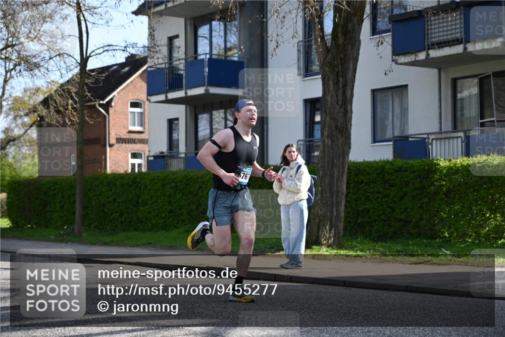 12.04.2026 - 45. Internationalen Wilhelmsburger Insellauf J. Mangold http://msf.ph/oto/9455277 12.04.2026 10:25:47 Ziel 3578, 5767, 5707, 4175, 4460, 2382, 3487, 5708, 5708, 4621, 4061, 3368, 4572, 5742, 4225 meine-sportfotos.de