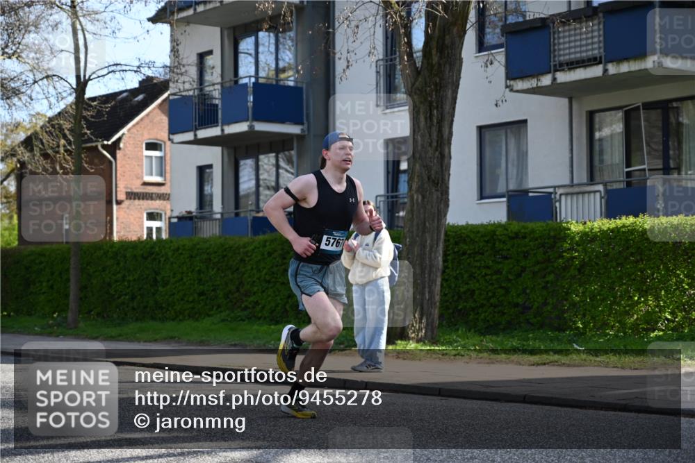 12.04.2026 - 45. Internationalen Wilhelmsburger Insellauf J. Mangold http://msf.ph/oto/9455278 12.04.2026 10:25:47 Ziel 3578, 5767, 5707, 4175, 4460, 2382, 3487, 5708, 5708, 4621, 4061, 3368, 4572, 5742, 4225 meine-sportfotos.de