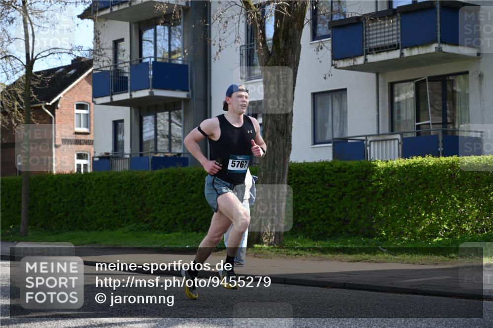 12.04.2026 - 45. Internationalen Wilhelmsburger Insellauf J. Mangold http://msf.ph/oto/9455279 12.04.2026 10:25:47 Ziel 3578, 5767, 5707, 4175, 4460, 2382, 3487, 5708, 5708, 4621, 4061, 3368, 4572, 5742, 4225 meine-sportfotos.de